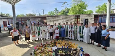Parroquias se re&uacute;nen en Salto de Agua