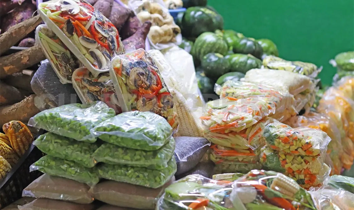 Los locatarios reportan caídas en sus ventas que oscilan entre el 60 y el 70 por ciento. CP