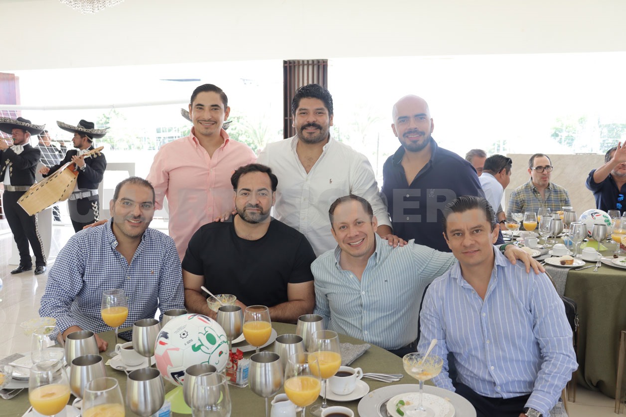 Día del Padre, entre futbol y mariachis