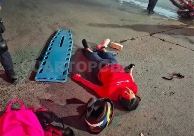 Pareja queda herida luego de un semaforazo