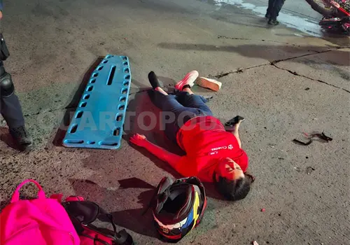 Pareja queda herida luego de un semaforazo Pareja queda herida luego de un semaforazo