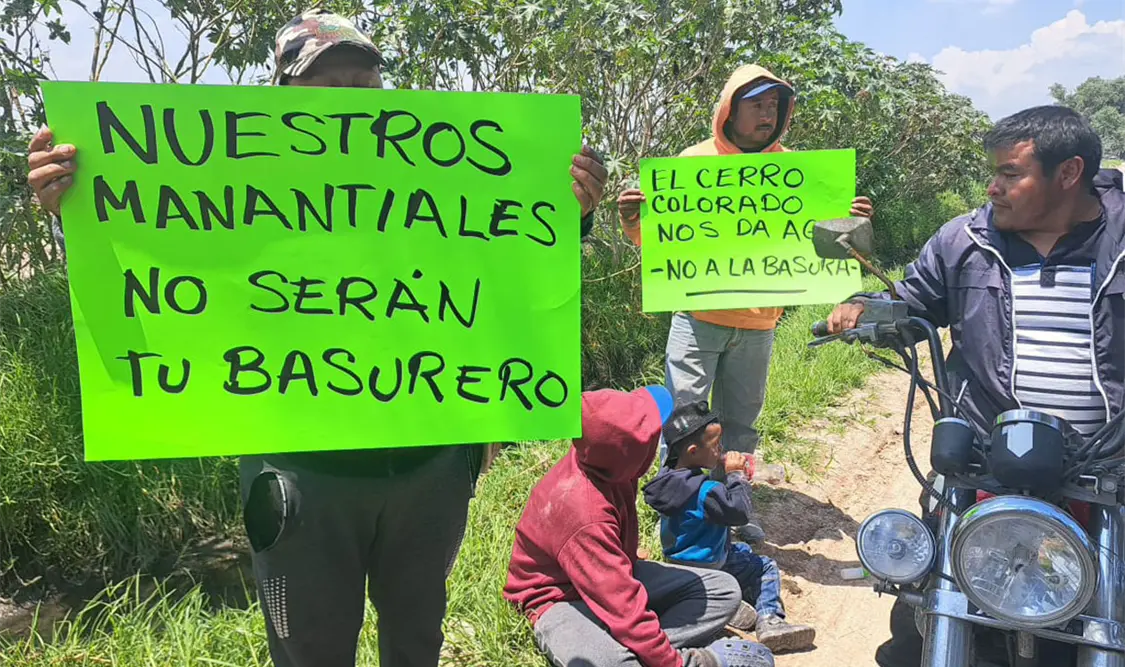 Retienen pobladores a funcionarios ambientales