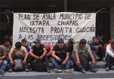 Exigen pobladores pavimentaci&oacute;n justa