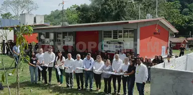 Inauguran sistema aut&oacute;nomo de energ&iacute;a e&oacute;lica