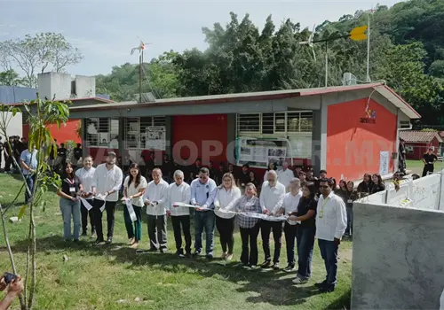 Inauguran sistema aut&oacute;nomo de energ&iacute;a e&oacute;lica