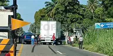 Carambola en carretera por no guardar la distancia Carambola en carretera por no guardar la distancia