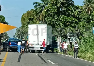 Carambola en carretera por no guardar la distancia