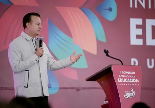 Niega gobernador de Durango que le retiraron la visa