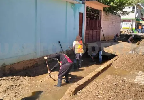 Piden a las autoridades atender hundimiento