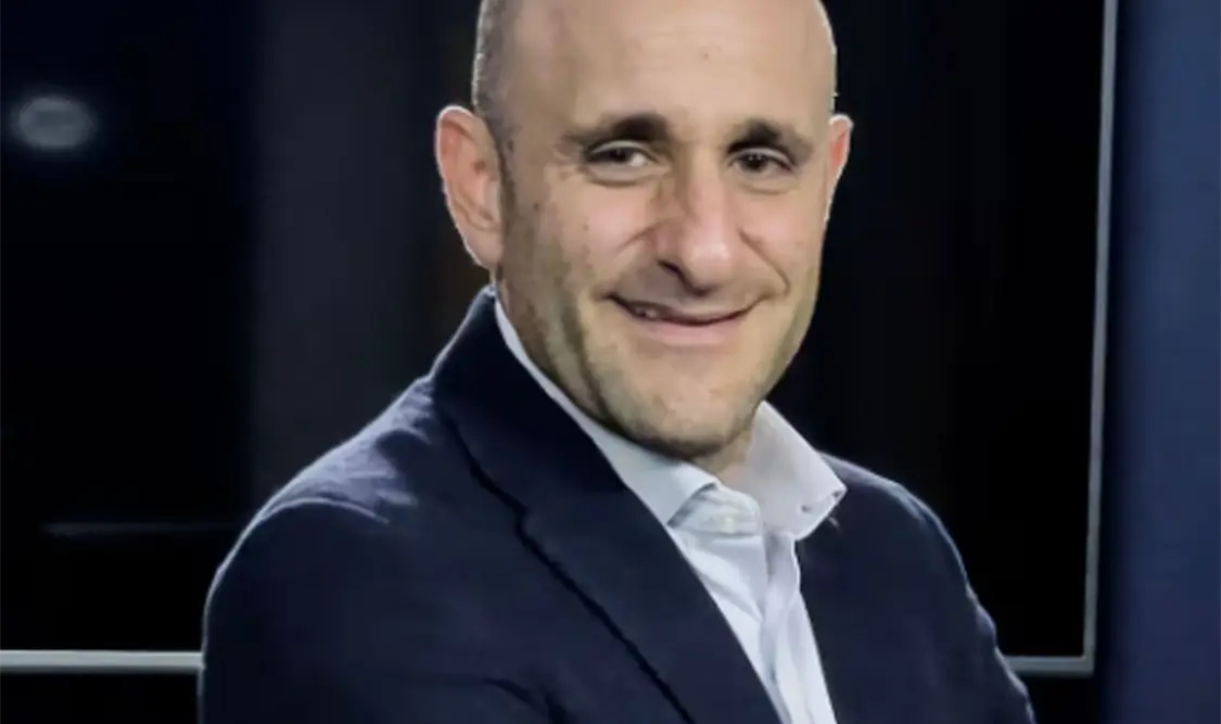 Alberto Lati, de la crónica al doblaje