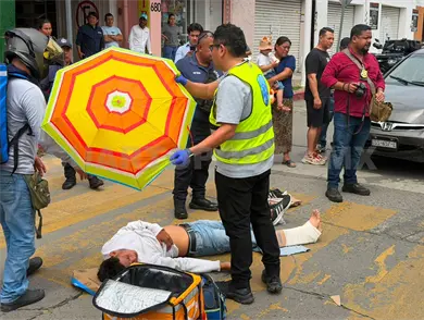 Atropellan a joven y le fracturan una pierna