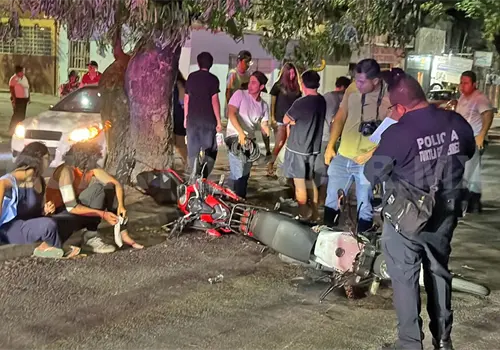 Tres lesionados en colisi&oacute;n de motos