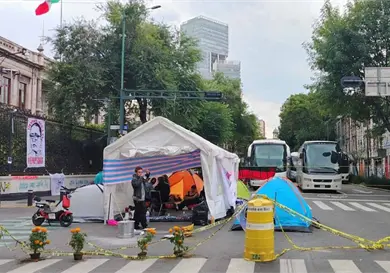 Mueven plant&oacute;n de personas trans y no binarias a Bucareli