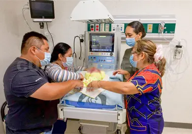 Logran egreso de beb&eacute; prematuro extremo