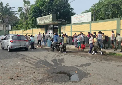 Regresan a clases dos mil 300 escuelas