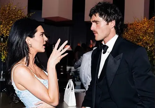 Kendall y Jacob van en serio