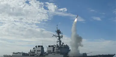 Bombardean almacenes de drones y misiles en Ir&aacute;n