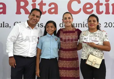 Sheinbaum entrega beca Rita Cetina en Tapachula