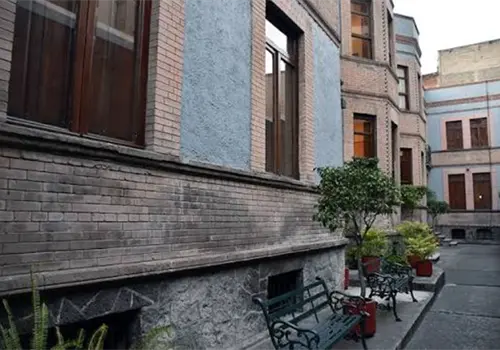 Aceptan di&aacute;logo sobre la Casa del Poeta