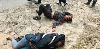 Pareja resulta malherida al accidentarse en moto