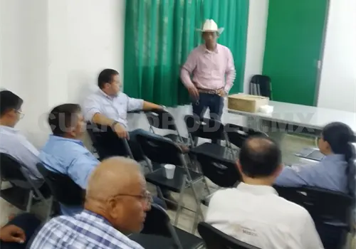 Capacitan a productores de leche en Tonal&aacute;