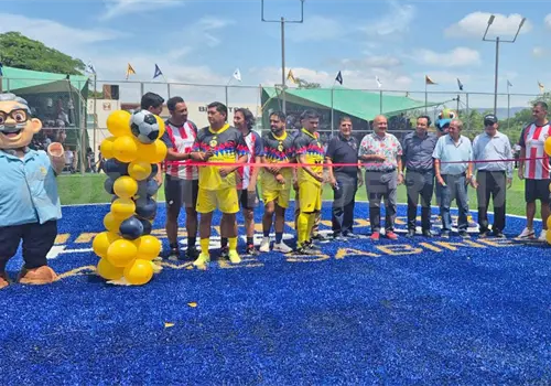 Reinauguran campo con Juego de Leyendas