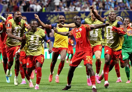 RD Congo viene de atr&aacute;s para vencer a Uzbekist&aacute;n