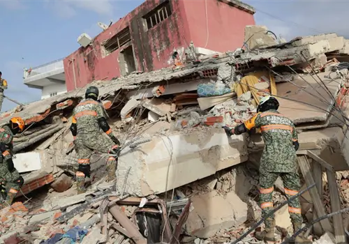 Cifra de muertos aument&oacute; a mil 450 tras sismos