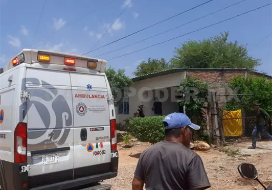 Motorista fallece al estrellarse en &aacute;rbol