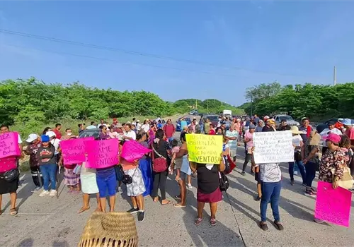 Protestan pescadores contra Pemex en Oaxaca