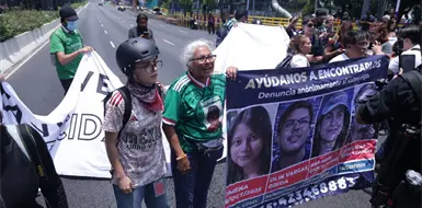 Buscadoras bloquean Calzada de Tlalpan Buscadoras bloquean Calzada de Tlalpan