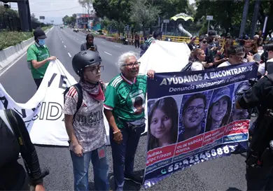 Buscadoras bloquean Calzada de Tlalpan Buscadoras bloquean Calzada de Tlalpan