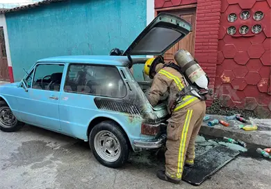 Bomberos controlan conato de incendio Bomberos controlan conato de incendio