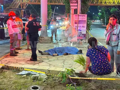 Se estampa motorista en semáforo y muere Se estampa motorista en semáforo y muere