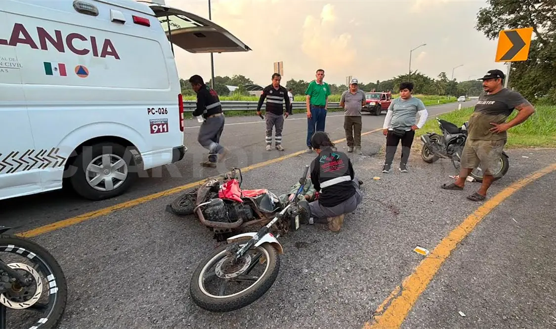 La camioneta se le atravesó al motorista y se impactó. Víctor Sánchez / CP