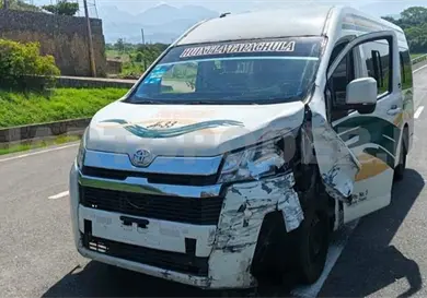 Protagonizan choque colectivo y unidad del INM