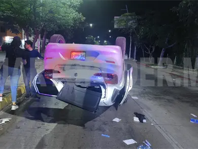 Vuelca automovilista en el libramiento Sur
