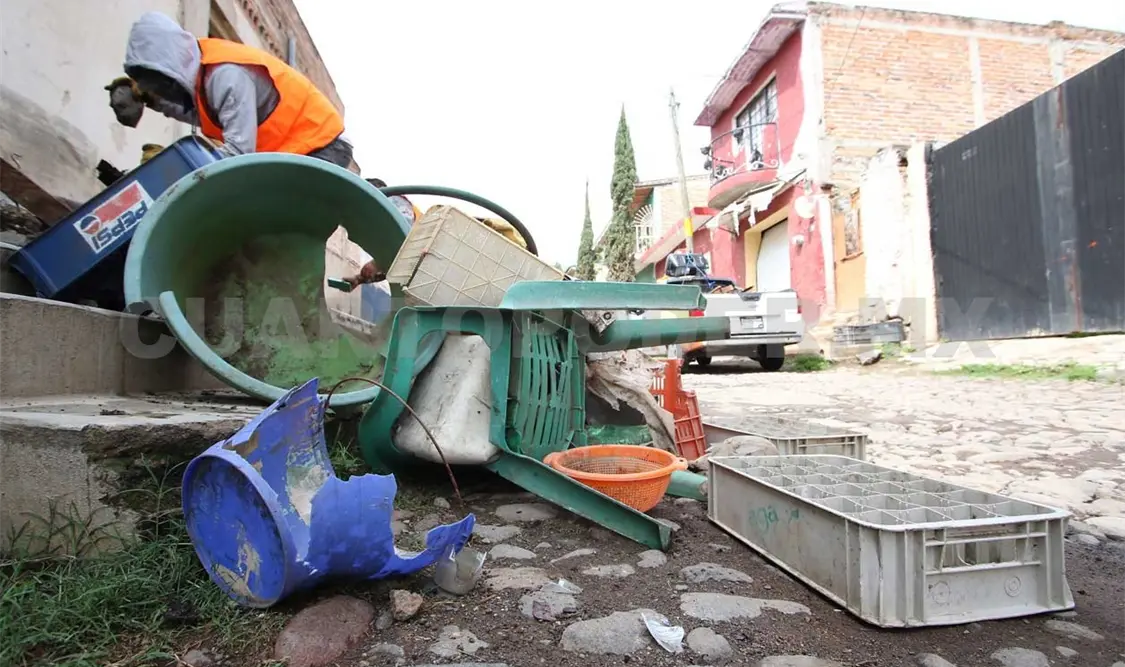 Buscan eliminar posible criaderos de mosquitos para prevenir enfermedades. Diego Pérez / CP
