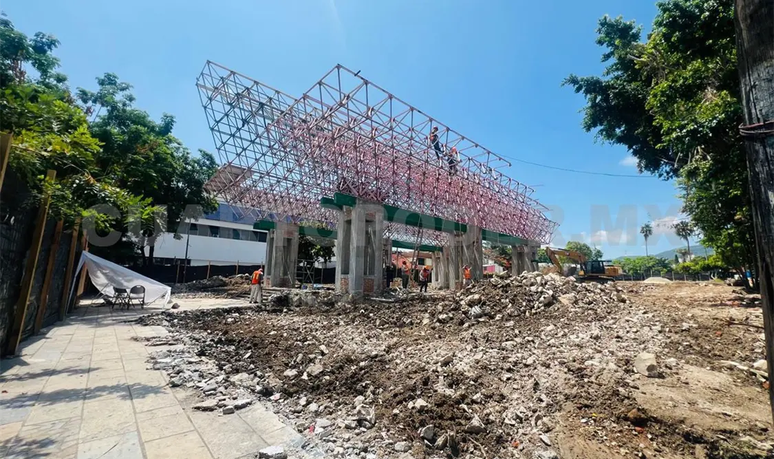 El edificio fue inaugurado en 1958 y albergó la Secretaría de Fomento Económico y la Secretaría de Turismo. CP