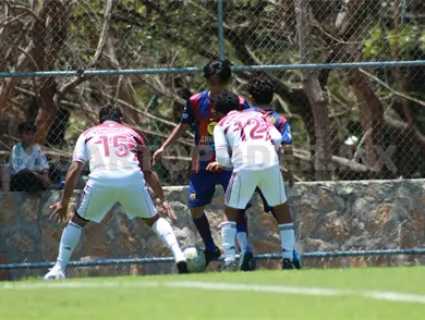 Coratux gana y se acerca a la cima general