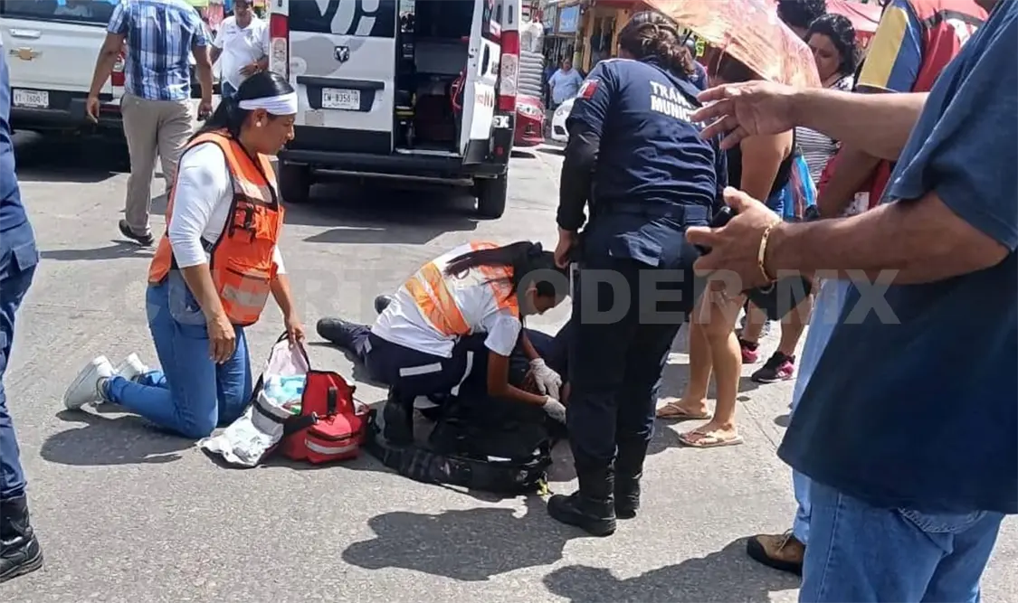 El agente de Tránsito recibió atención médica tras ser atropellado mientras hacía sus labores en calles de Reforma. Cortesía