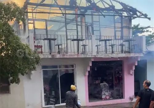 Se calcinan chatarreras, comercios y veh&iacute;culos