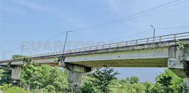 Puente Milenio con daños estructurales Puente Milenio con daños estructurales