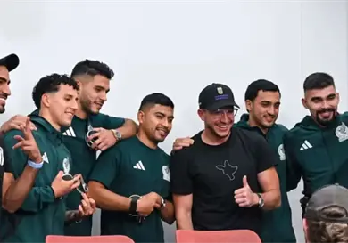 Youtuber regala relojes a jugadores