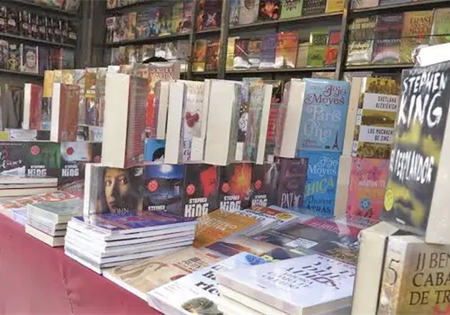 Van por "huachicol de libros"