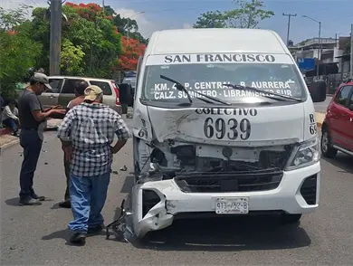 Colectivazo deja a 9 personas lesionadas Colectivazo deja a 9 personas lesionadas