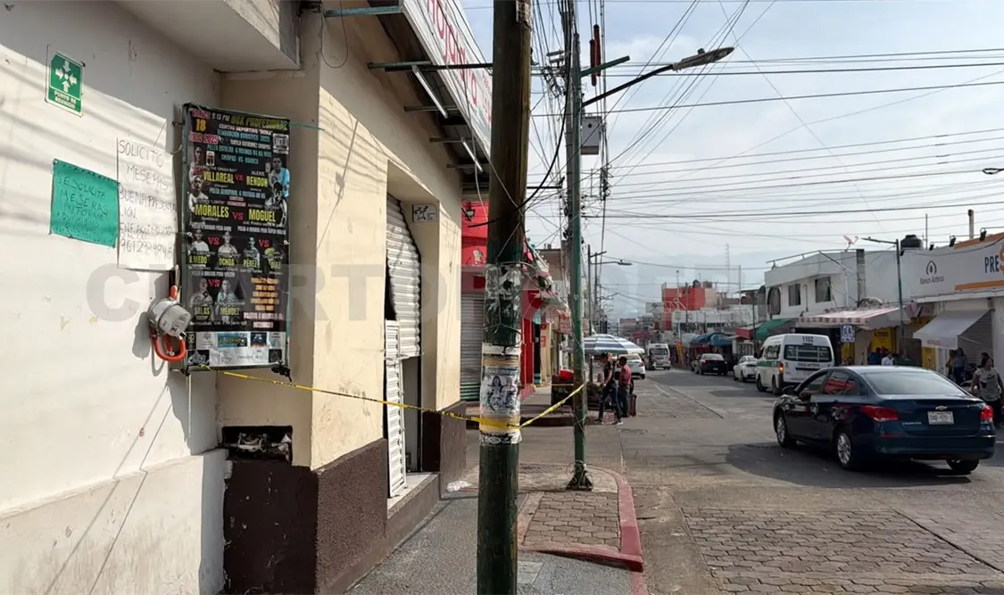 La entrada de la panadería tenía las cortinas de acero abiertas parcialmente. Ulises Villalobos / CP