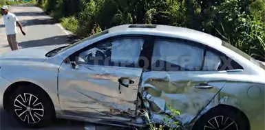 Turistas campechanos se accidentan en auto Turistas campechanos se accidentan en auto