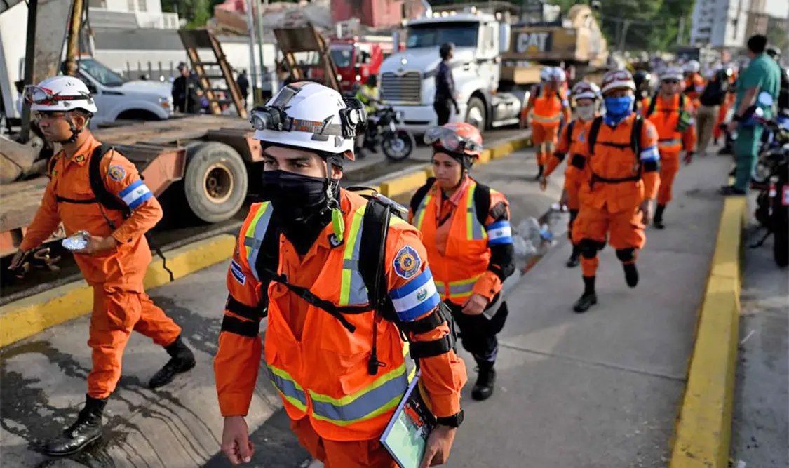 Los equipos de rescate enfrentan condiciones cada vez más difíciles. Cortesía