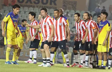 Chivas gana en el Cl&aacute;sico de Leyendas